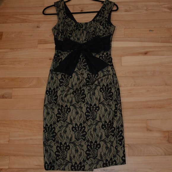 dress with a bow - Picture 6 of 6